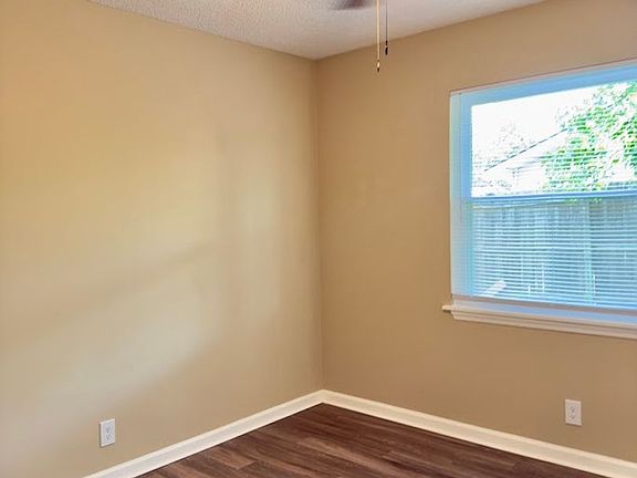 5th image of 114 Dogwood Cir