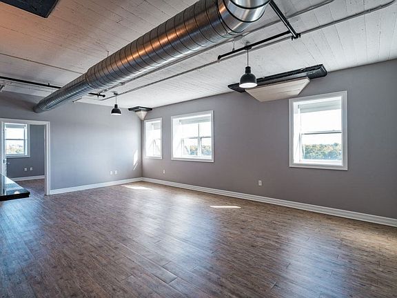 5th image of 1661 Main St #1665-403