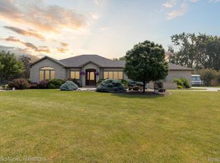 7077 Meadowvue Dr, Grand Blanc, MI 48439