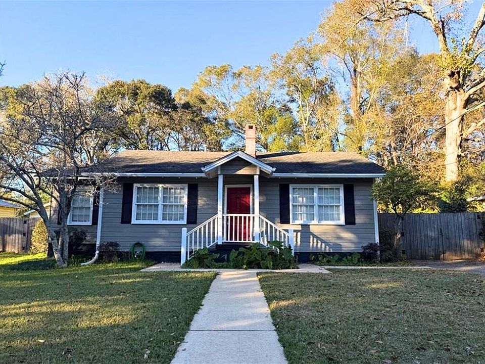 1st image of 3054 Calais St