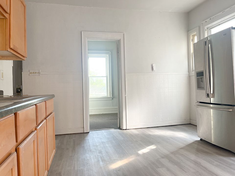 Kitchen to bedroom 3 of 3