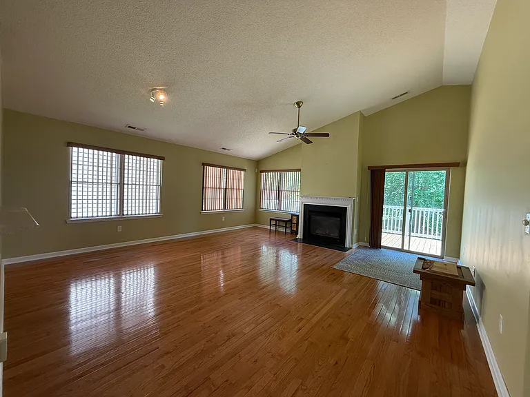 114 Fairway View Dr — Photo 3