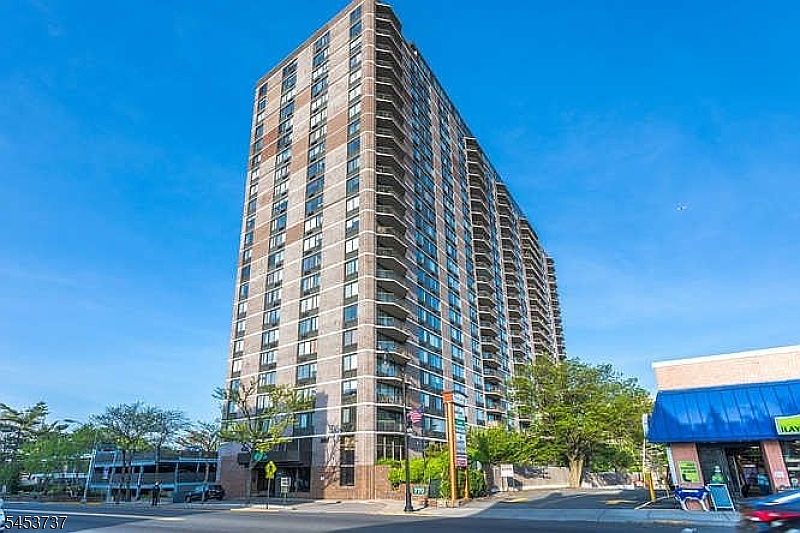 1st image of 770 Anderson Ave #23N
