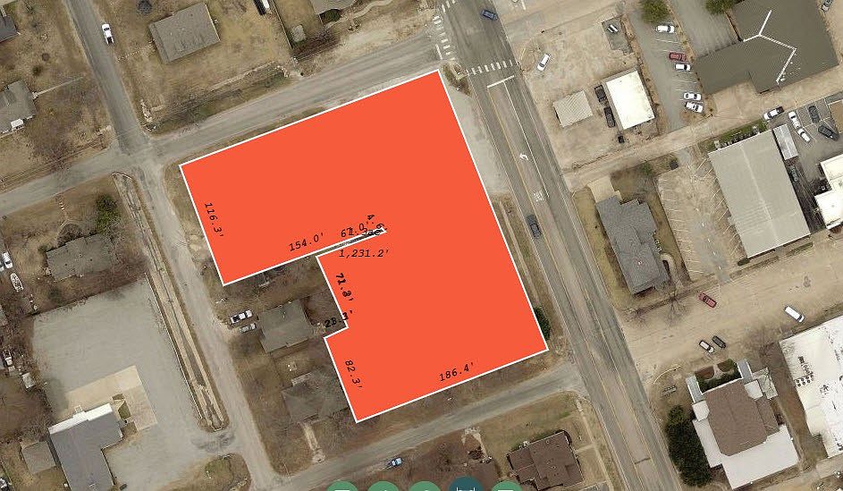 1st image of 128 S Waco St