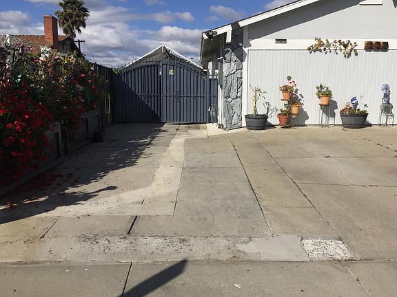 2nd image of 792 Diana Ln