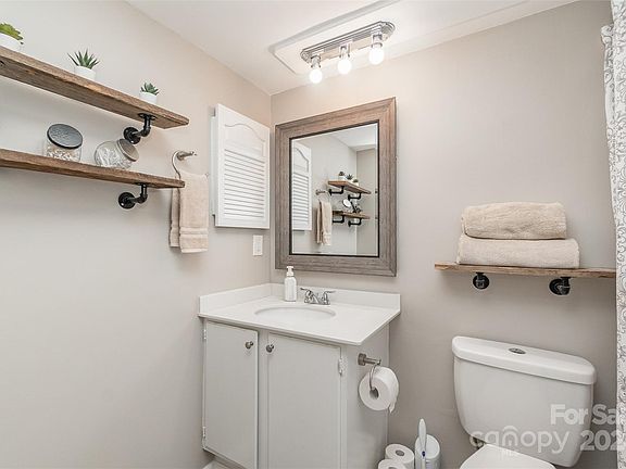 5th image of 7037 Stonington Ln