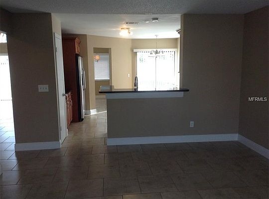5th image of 209 Sandalwood Dr