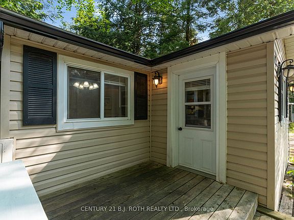 4th image of 678 Pinegrove Ave