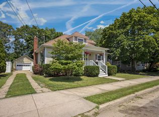 9 Cleveland St, Patchogue, NY 11772