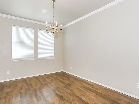 5th image of 2713 Meadowview Dr