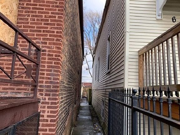 4th image of 6819 S Artesian Ave