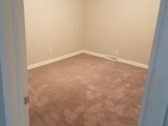 5th image of 226 E 1st St #Downstairs