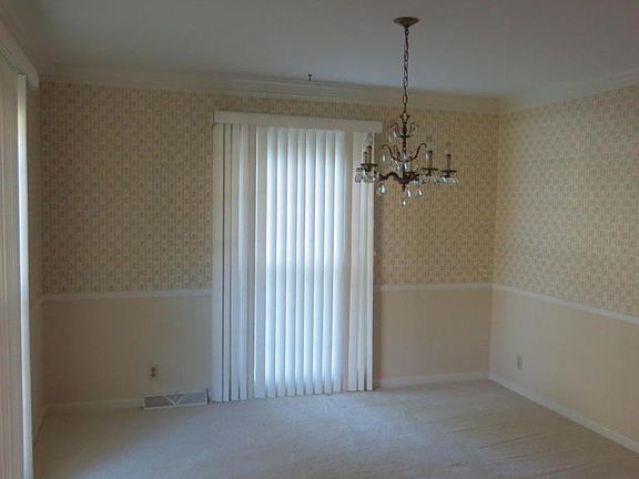 4th image of 7504 Maria Ave