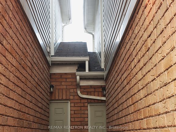 4th image of 70 Commonwealth Rd