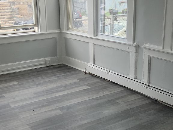 4th image of 140 Huntington Ter #1L