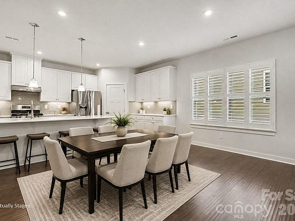 4th image of 5219 Larewood Dr