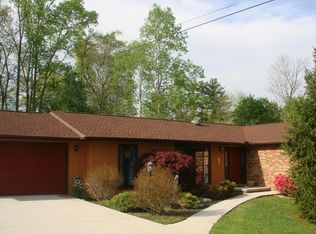 102 W Milbourne Rd, Oak Ridge, TN 37830