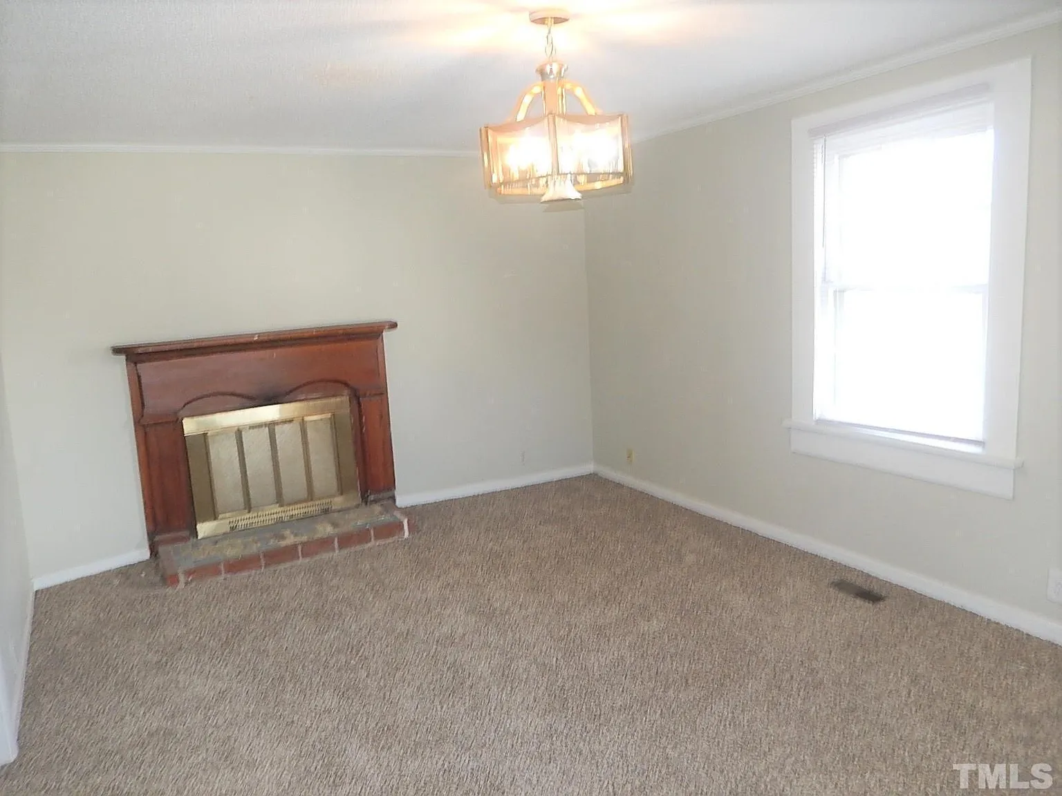 4 bed, 2.0 bath, 2354 sqft, $2,600 — Photo 2