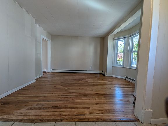 3rd image of 10 S Walnut St