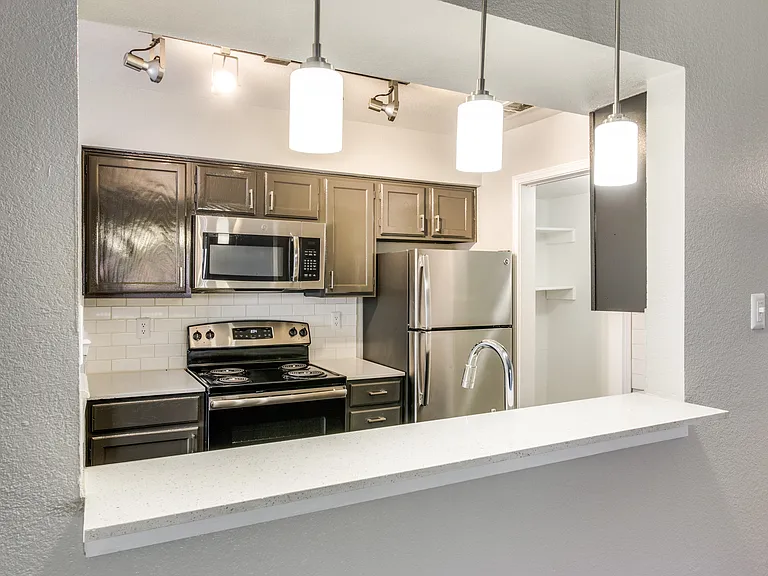 Maxwell Apartments — Photo 39