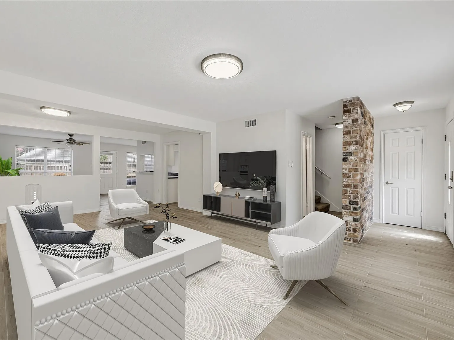 3 bed, 2.5 bath, 2070 sqft, $2,075 — Photo 4