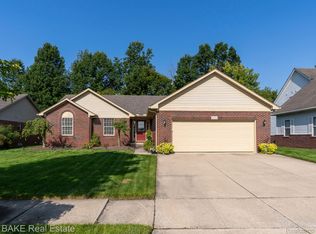 23224 W Creek Dr, New Boston, MI 48164