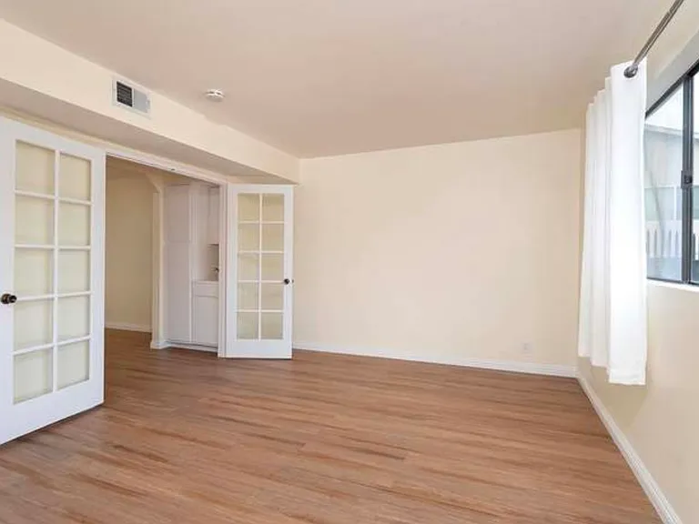 7307 Haskell Ave #12 — Photo 8