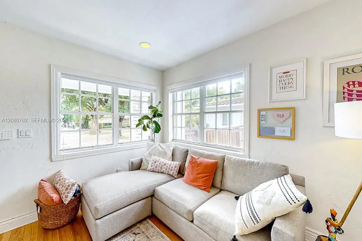 3 bed, 1210 sqft, $4,800 — Photo 2