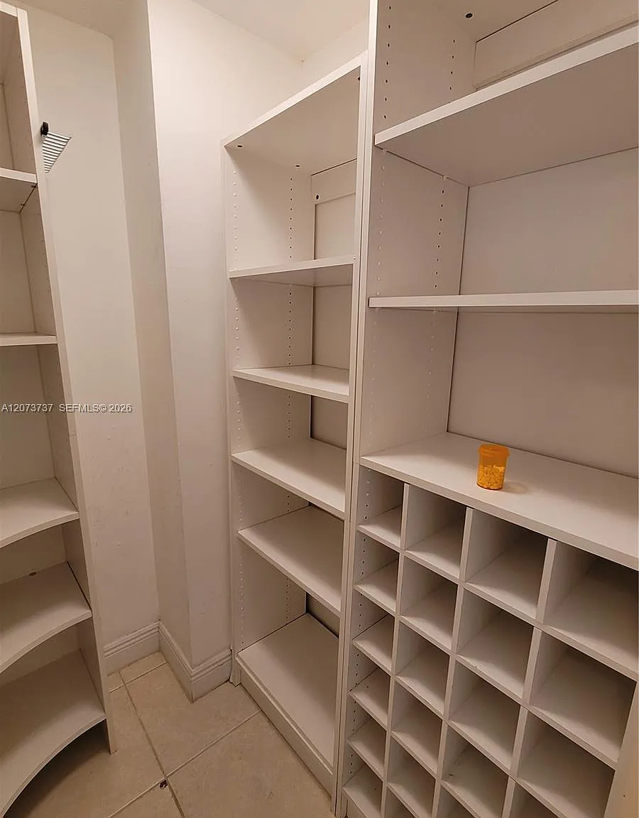 Harding Hall Condominium — Photo 4