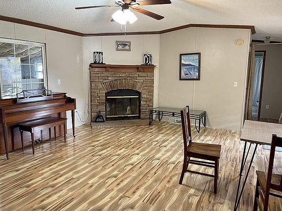 4th image of 143 Twin Oaks Dr