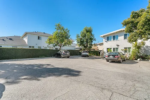 10110 Camarillo Pl. Photo 1