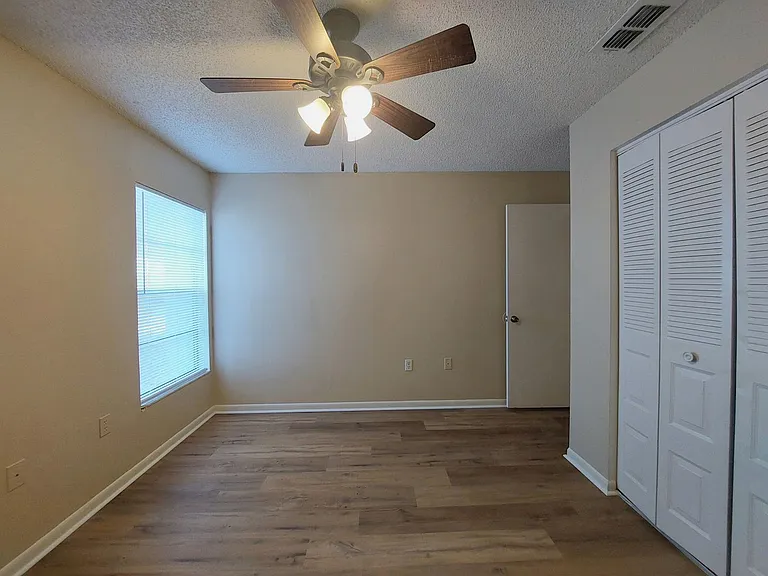 1906 Crystal Grove Dr — Photo 11