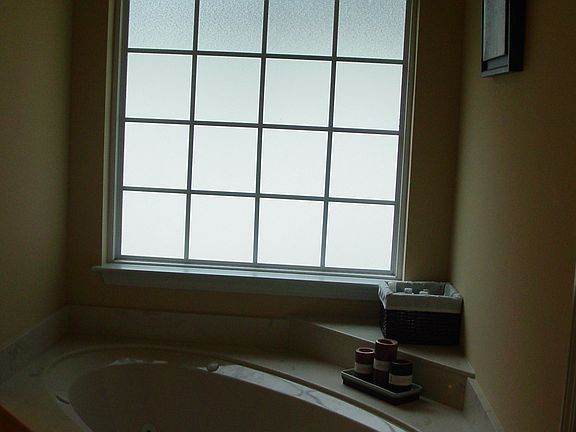 5th image of 215 Pink Dogwood Ln