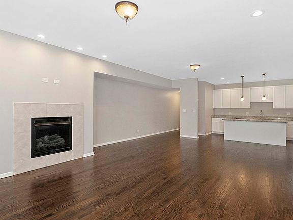 3rd image of 4328 S King Dr #2