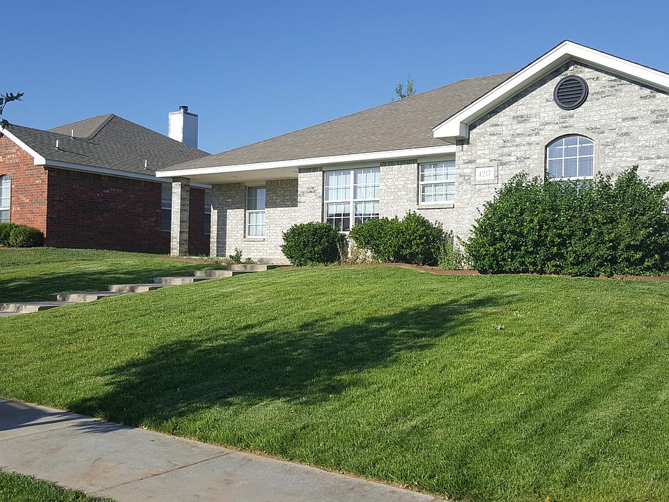 4217 S Aldredge Front Yard