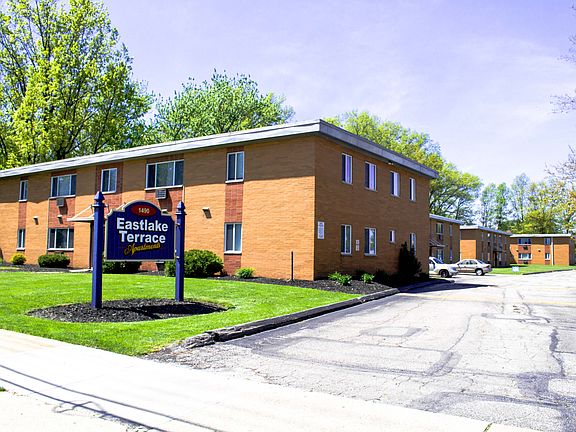 Maple Eastlake Apartments - Eastlake Terrace
