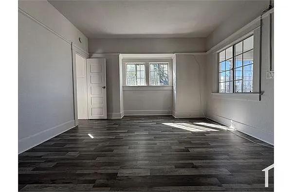 Building Photo - 470 W 47th Pl