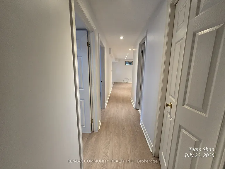 166 Saint Lawrence Dr #BASEMENT — Photo 14