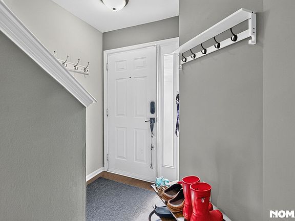 4th image of 22996 Fontwell Sq