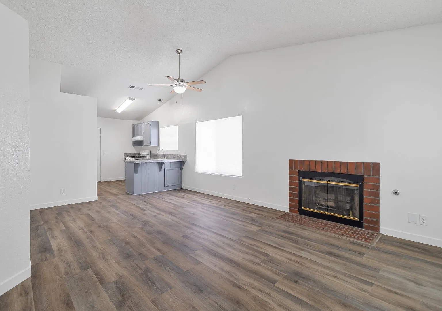 Beautiful single family home - Hesperia, CA — Photo 1