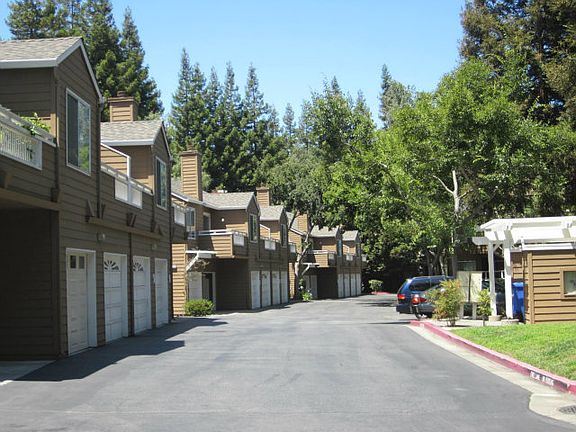 2nd image of 2585 Alveswood Cir