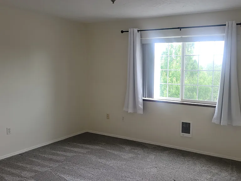 375 W Historic Columbia River Hwy #375 — Photo 4