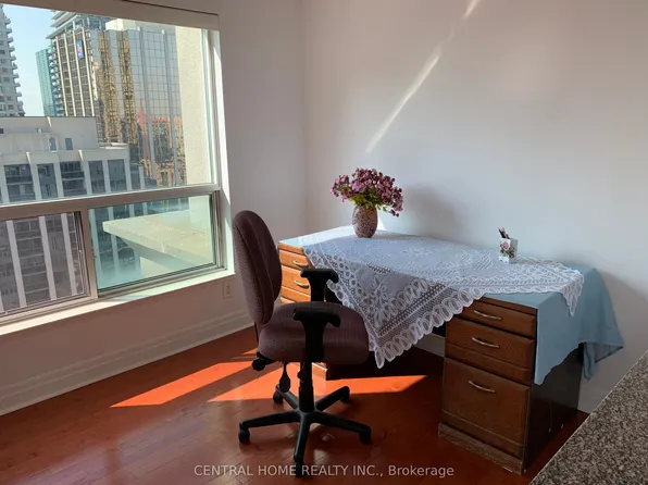 21 Hillcrest Ave #2203, Toronto, ON M2N 7K2