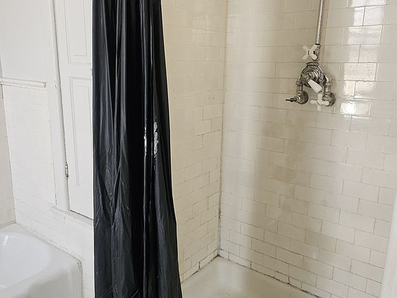 4th image of 1541 Mineral Spring Rd #2