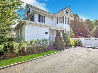 170 Berry Hill Rd, Syosset, NY 11791