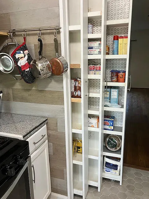 3 bed, 1.5 bath, 1400 sqft, $2,300 — Photo 3