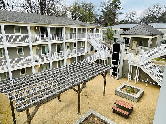 3rd image of 1304 Elliott Dr #116