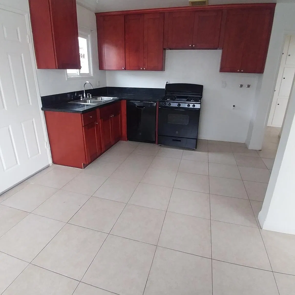 2 bed, 906 sqft, $3,200 — Photo 2