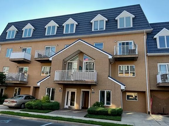 3rd image of 1515 Royce St #3L