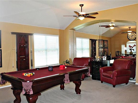 3rd image of 1348 Calvert Dr